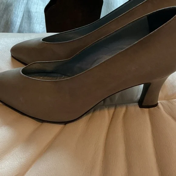 Christian Dior Women's Elegant Tan Taupe Leather Heels